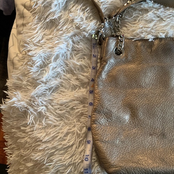 🚫SOLD🚫 Gold Michael Kors purse with chain handle. - Picture 3 of 7